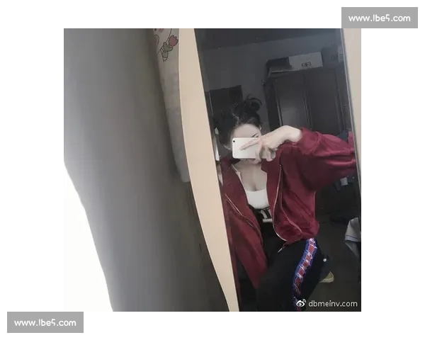 轻松下载体育直播APP随时掌握全球赛事动态畅享高清直播体验 - 副本 轻松下载体育直播APP随时掌握全球赛事动态畅享高清直播体验 - 副本